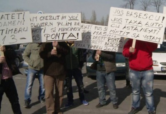 REVOLTĂ la Constanţa: şoferii sunt îngroziţi de noile taxe la reînmatricularea maşinilor şi de timbrul de mediu